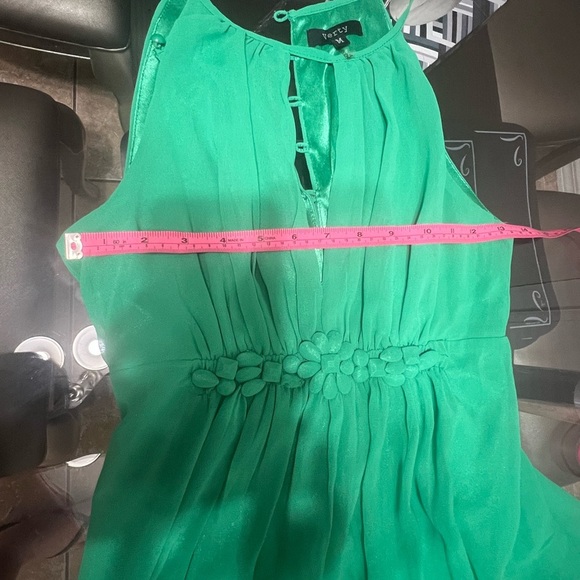 Verty Vibrant GreenSuper beautiful dress - Picture 4 of 5